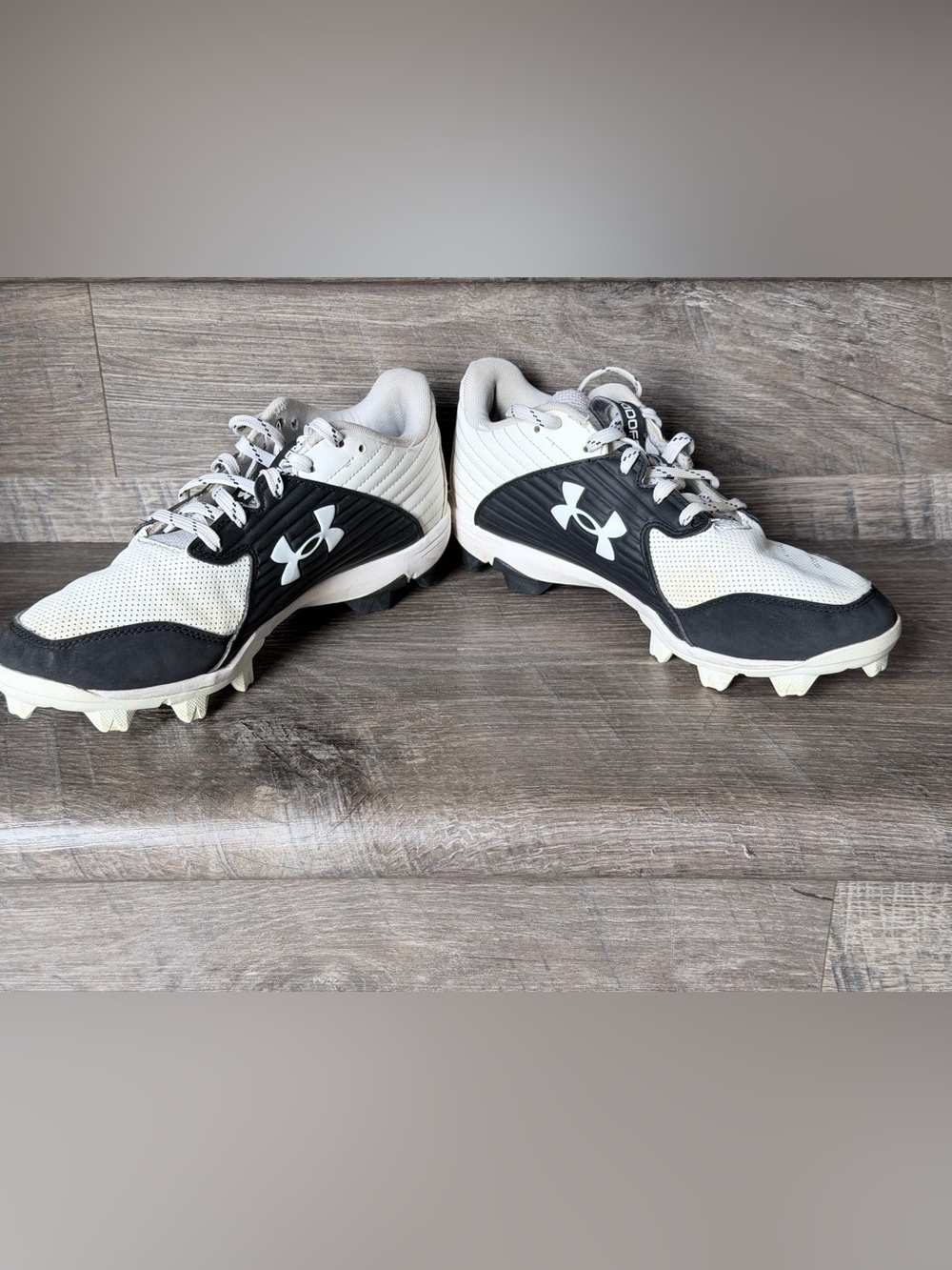 Under Armour Men’s 7.5 Black White Molded Cleats
